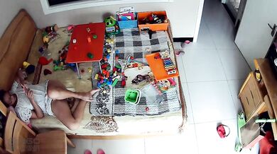 稀缺资源秘 年度精选二黑客破解家庭摄像头真实偸拍五花八门的居家隐私生活裸奔换衣打炮高清无水原档 (18)